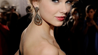 Taylor Swift Becomes A CoverGirl; David Duchovny Has A Thing For Vampires